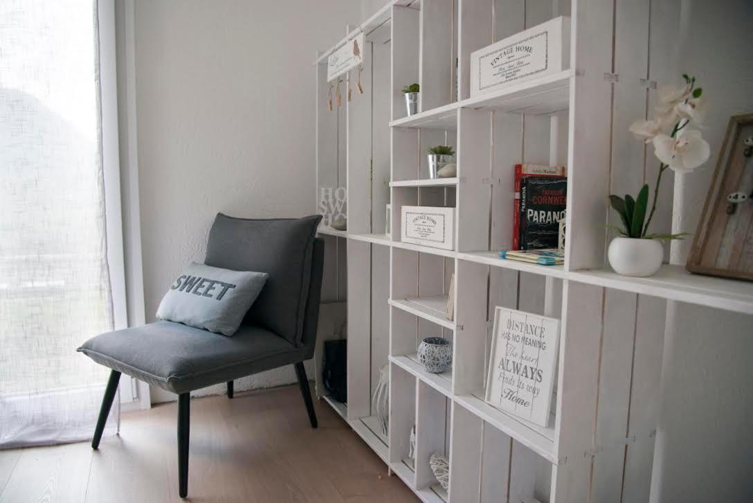 Modern Charme Studio In Chalet Villa Ponto Valentino Bagian luar foto