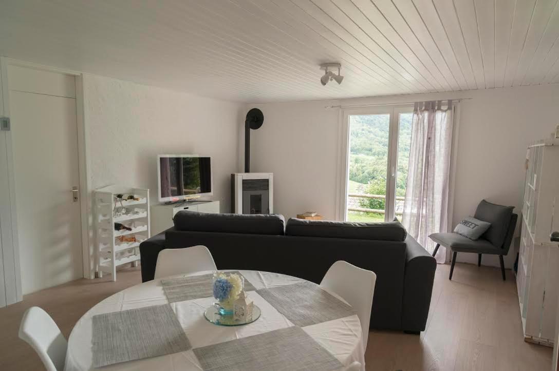 Modern Charme Studio In Chalet Villa Ponto Valentino Bagian luar foto